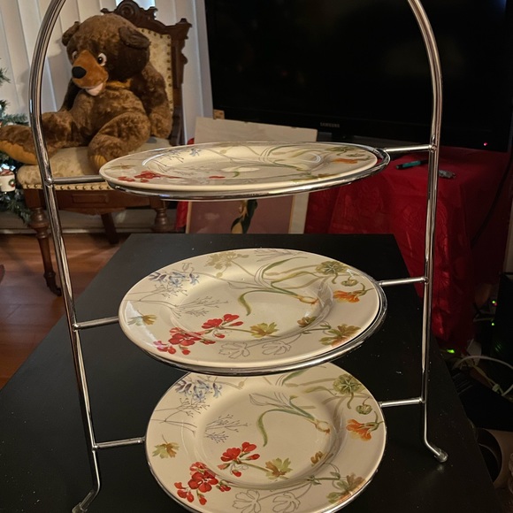 Lovely three tier Cake Stand - Picture 2 of 10